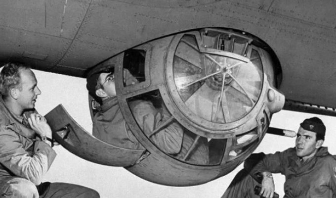 Ball turrets of World War II: deadly capsules under the wings of bombers (7 photos)