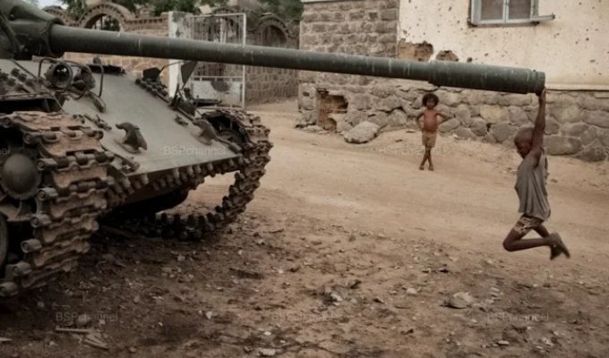 Интересные снимки различных военных конфликтов ХХ века (21 фото)
