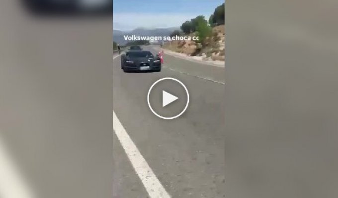 Volkswagen Polo влетел в прототип Bugatti Tourbillon за 3,8 млн евро
