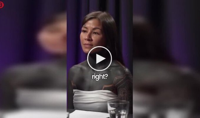 Дівчина набила тату ін'єкціями