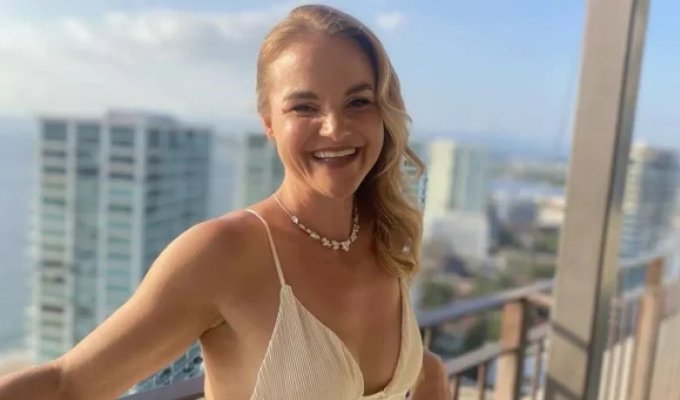 «Я никогда не изменю себе»: женщина вышла замуж за саму себя (5 фото)