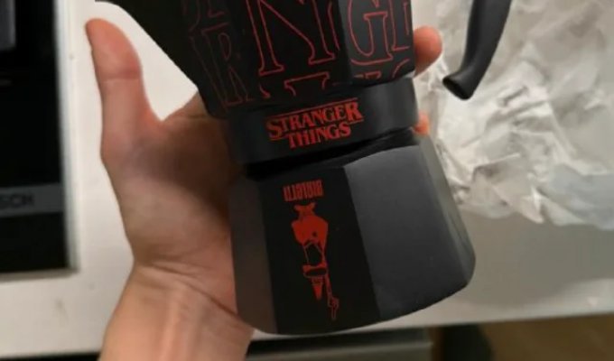 The "Stranger Things" coffee maker (2 photos + 2 videos)