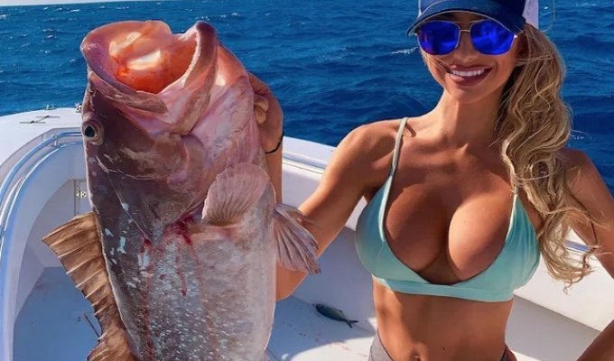 World's Sexiest Female Angler Emily Riemer and Her Bikini Photos (18 Photos)