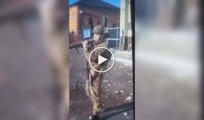 A Kadyrovite shoots a grenade launcher in the direction of the Russian Orthodox Church temple in Sudzha in the Kursk region