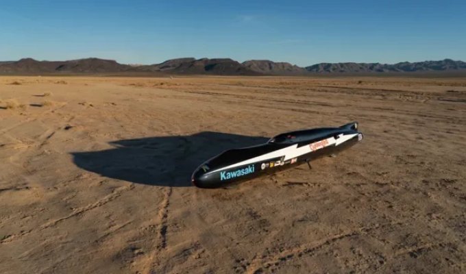 Мотоцикл-рекордсмен, который выглядит как ракета, уйдёт с молотка (8 фото)