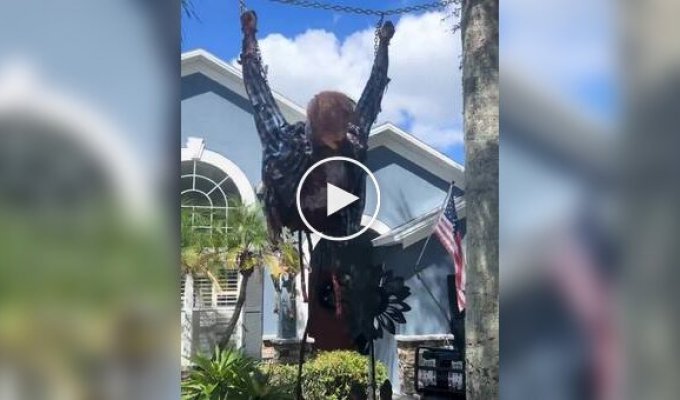 Жуткая кукла на Хэллоуин