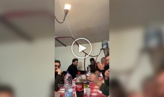 Креативна система подачі напоїв за обіднім столом