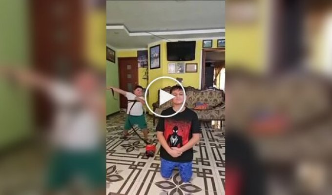 Игры с младшим братом прекрасны