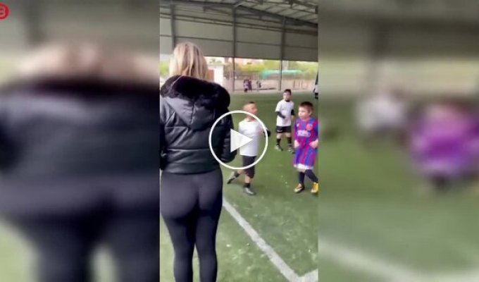 Dad's camera chose the wrong angle at a children's match