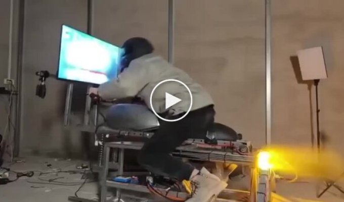 Китайский техноблогер создал самый реалистичный симулятор мотогонок