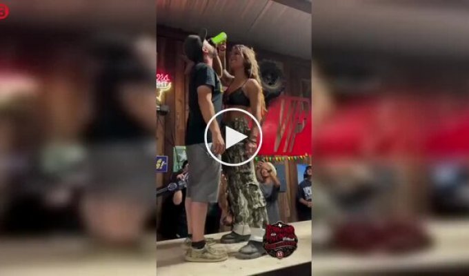 Хлопець погодився на барну розвагу — але не чекав такої ляпаси