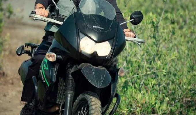 Bear Grylls is the smelliest person on the planet (4 photos)