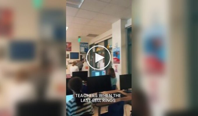 Учителя разыграли учеников школы после звонка на перемену