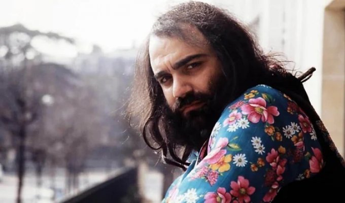 Caftans, kilograms, and stadiums: why a fat Greek in a hoodie became a sex symbol of the 70s (15 photos)