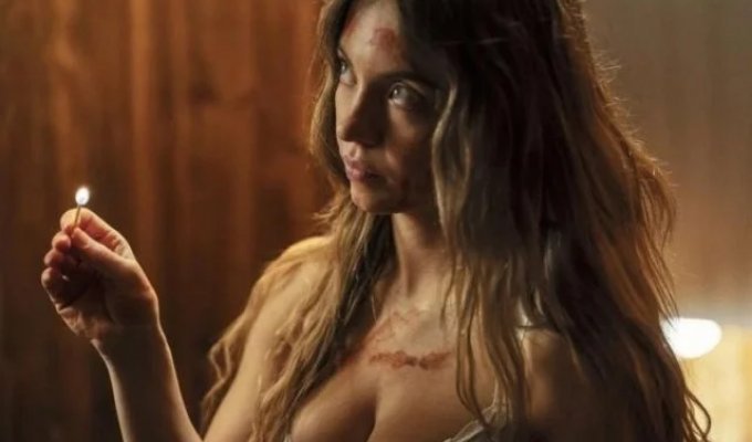 Sydney Sweeney Naked Gardening (8 photos)