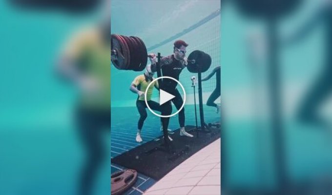 A Croatian athlete set a world record by squatting with a 300 kg barbell underwater
