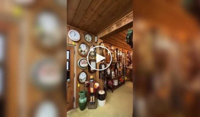 Тем временем в магазине часов