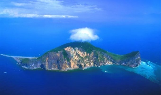 Unusual Islands (12 photos)