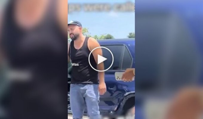 Конфликт из-за чаевых: официантка и бармен не дали уехать расплатившемуся клиенту