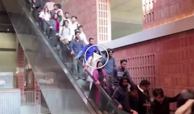 The escalator at the Bangladesh University suddenly sped up