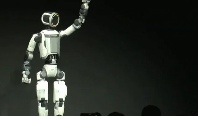 Новий робот Atlas (4 фото + відео)