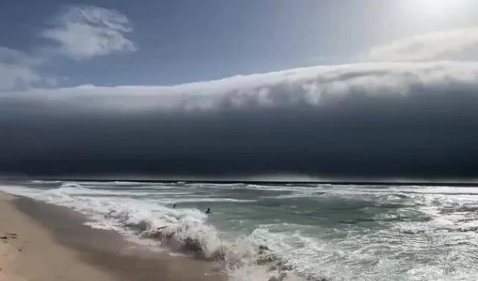 Huge Tsunami Cloud in Portugal (3 photos + 2 videos)