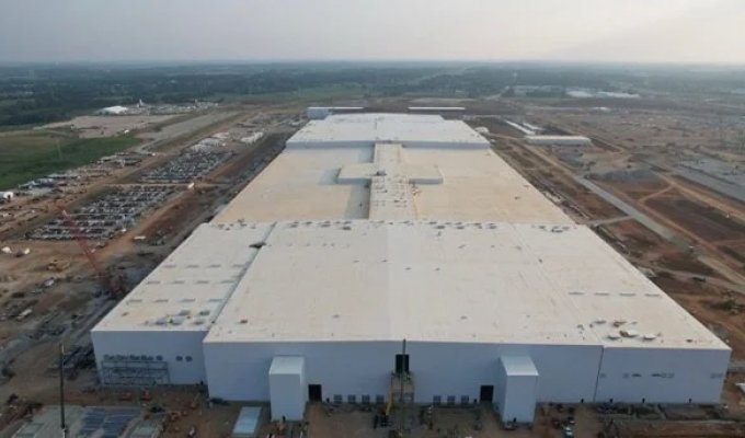 Ford missed the mark with battery production (2 photos)