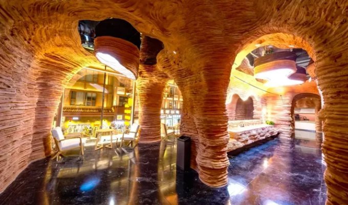 Необычный общественный туалет в Китае (2 фото + 1 видео)