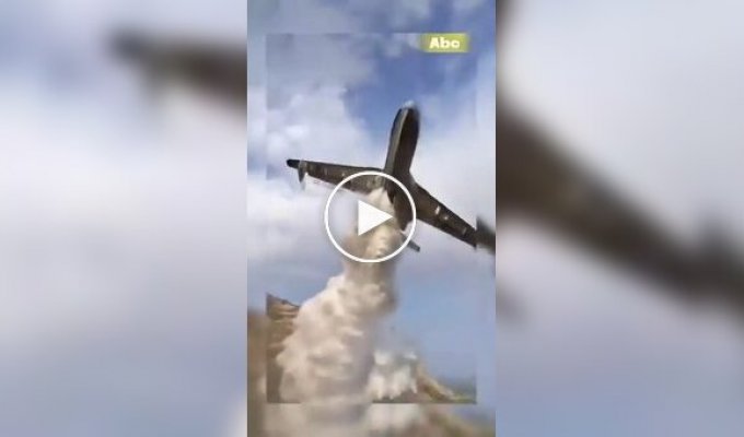 Бе-200 пролетел прямо над людьми во время сброса воды на пожар в Алжире