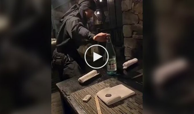 Офіціант-ніндзя в ресторані