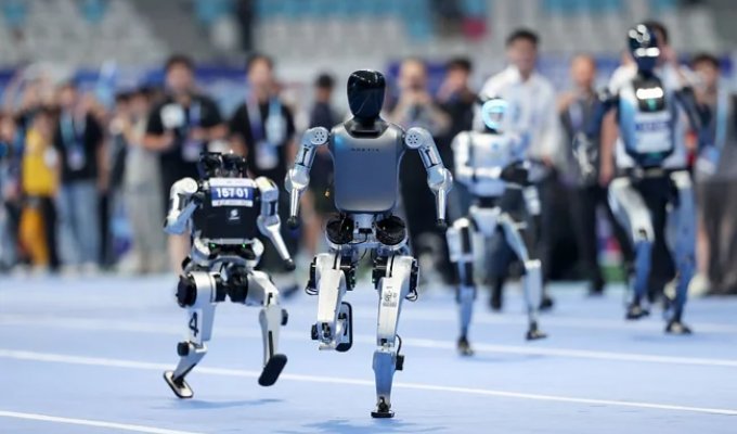 The first ever World Humanoid Robot Games opened in Beijing (1 photo + 5 videos)