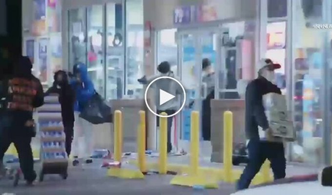A robber on a horse was spotted in Los Angeles