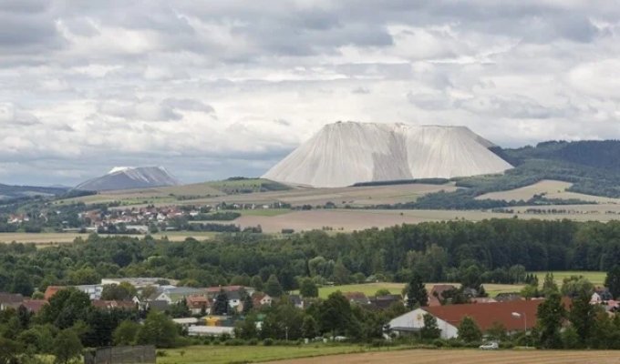 Откуда в Германии взялась гора соли (6 фото)