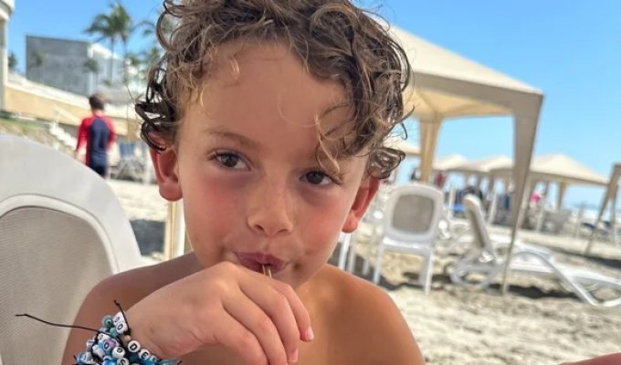 Шокирующий момент: врач извлекает живого краба из уха мальчика (4 фото + 1 видео)