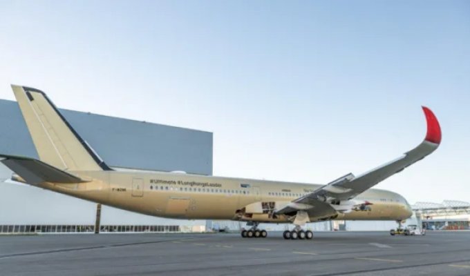 Incredible Airbus A350-1000ULR (4 photos)