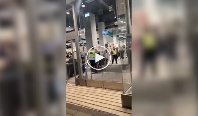 Кража одежды закончилась дракой: охрана сцепилась с девушками прямо в торговом зале