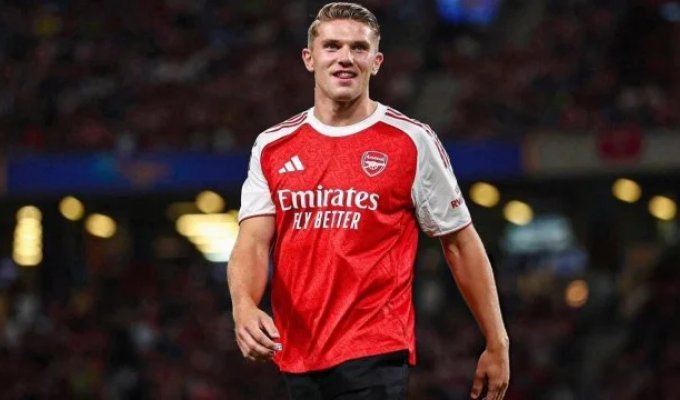 Форвард «Арсенала» Виктор Дьёкереш слил почти 5 миллионов долларов на нюдсы Софи Рейн (5 фото)