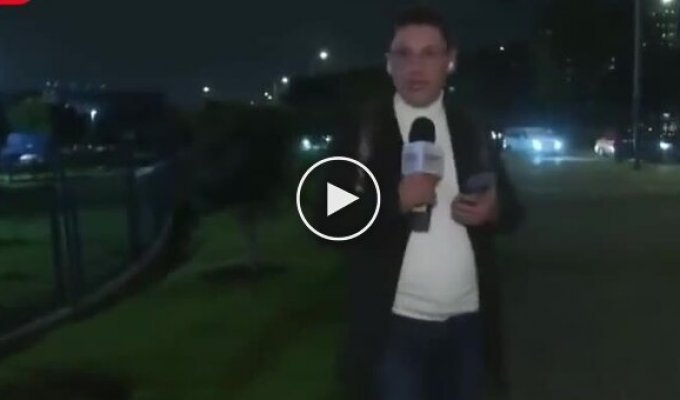 Журналіста в Колумбії двічі спробували пограбувати прямо під час прямого ефіру