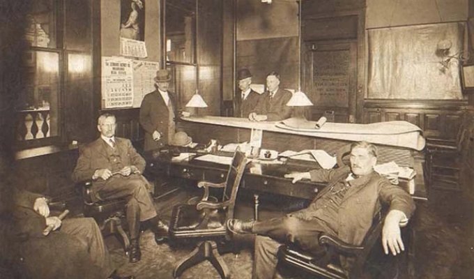 What Offices Looked Like a Century Ago (35 Photos)