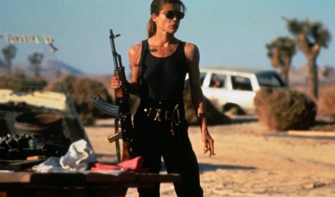 What Linda Hamilton Looks Like at 70: New Photos (11 Photos)