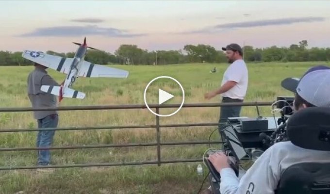 A patient with an Elon Musk chip showed how he controls an airplane with his mind