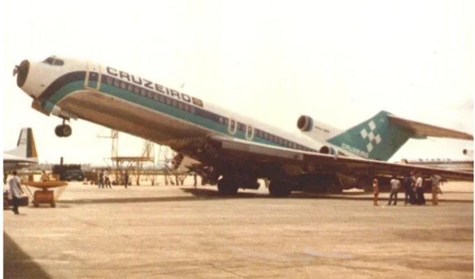 Why did they stop putting engines on airplane tails? (5 photos)