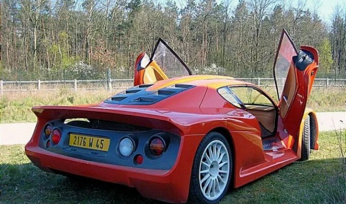 Helem V6: закритий родич Renault Spider (2 фото)