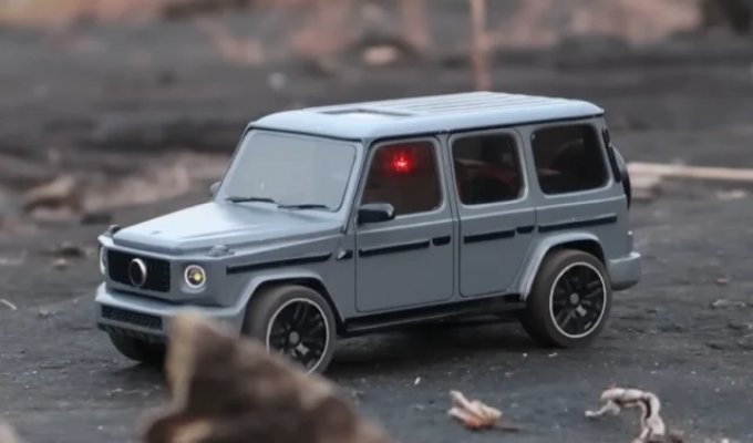 Realistic car model made from a water pipe (16 photos)