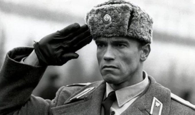 Чому військові віддають честь, прикладаючи руку до голови (6 фото)