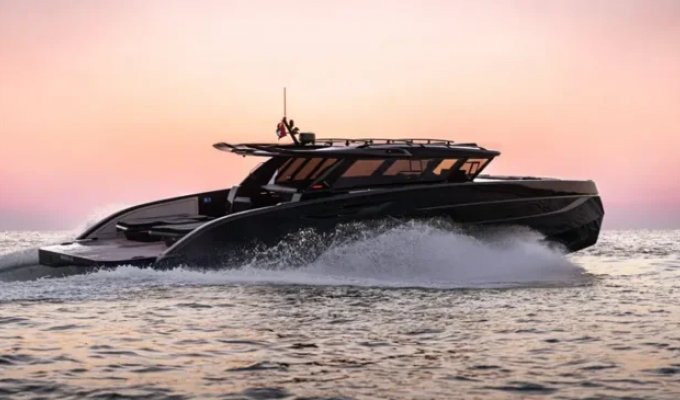 Ателье Brabus представило роскошный 1450-сильный катамаран (9 фото)
