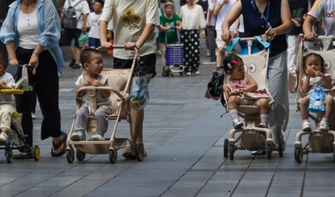 Chinese commune: how single mothers reinvented it (7 photos)
