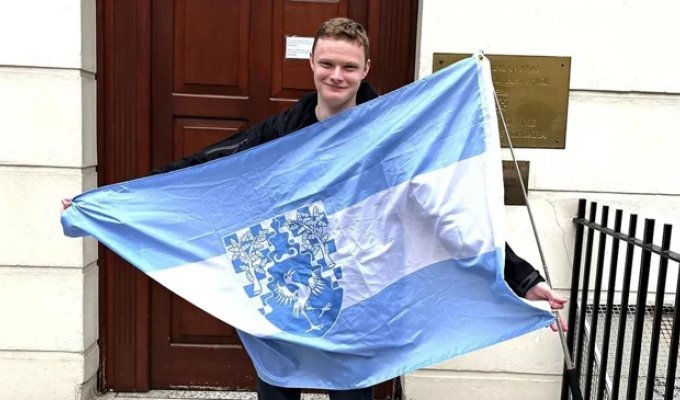 Парень основал новую страну в Европе (4 фото + 1 видео)