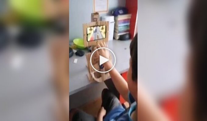 A schoolboy turned his phone into a gaming console using cardboard