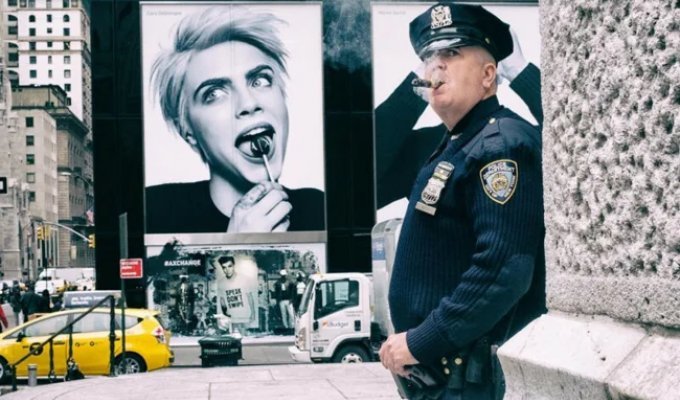 Unexpected street scenes from New York and Tel Aviv captured by street photography master Ronen Berka (50 photos)